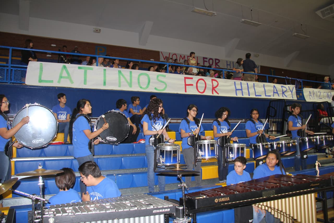 Los latinos de Arizona muestran su apoyo a Clinton.