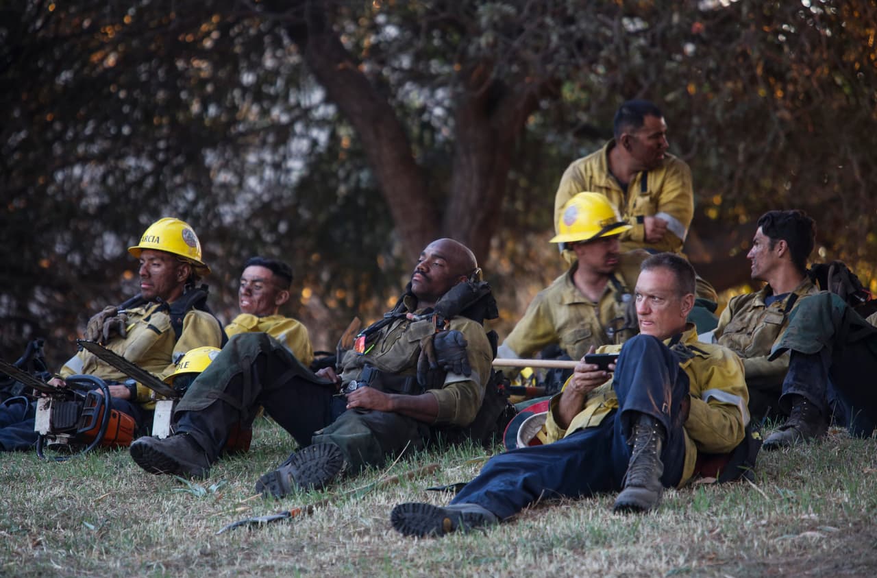 Hemos reportado, los incendios, sus destrozos y sus víctimas. Sin embargo, hoy queremos hacer un reporte dedicado a aquellos en la línea de fuego.
