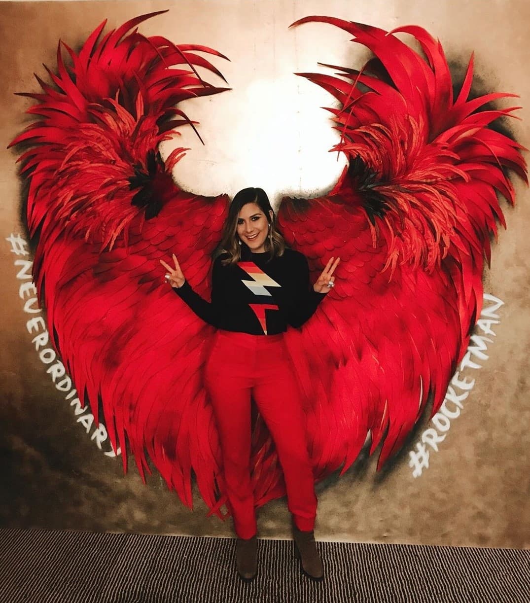 Jessi Rodríguez posa ante las cámaras con tal energía y entusiasmo que en poco tiempo se ha ganado el cariño de la gente. Actualmente la vemos en las coberturas de mayor peso en el mundo de la moda y del espectáculo.