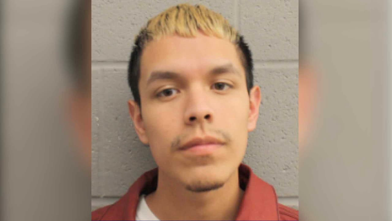 Arrestan a un hispano que portaba un arma ilegal y conducía intoxicado en Houston
