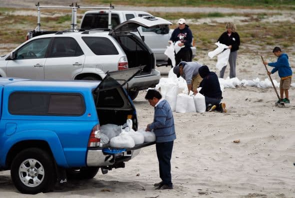 Nueve estados, desde Carolina del Norte hasta Massachusetts, han declarado el estado de emergencia de manera previa para iniciar la preparaciones ante la tormenta y han pedido a los residentes que acumulen agua embotellada, baterías y alimentos.