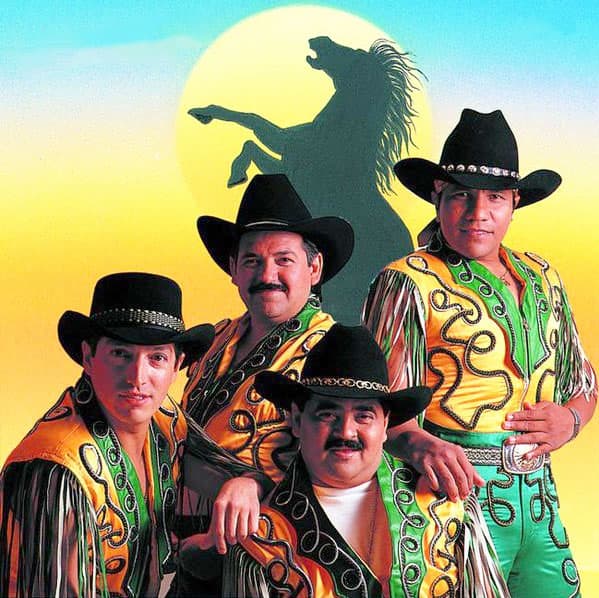 En 2007, graban el álbum 'Mas Broncos que nunca', del cual se desprendió el sencillo 'Chochemán', que contaba la historía de un superhéroe mexicano cuya misión es defender a los inmigrantes en Estados Unidos. El personaje estaba inspirado en el simpático integrante.