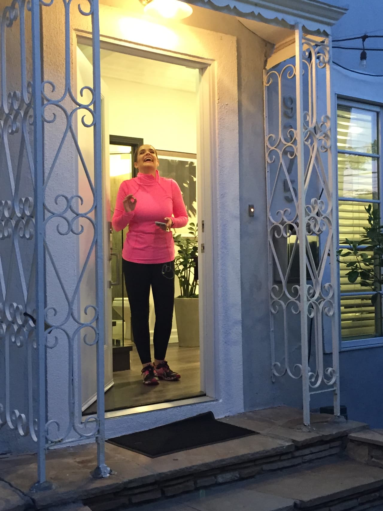 Han sido amigos por muchos años pero ahora, Renzo y Maria Esther comenzarán una aventura al integrar juntos un nuevo show de radio.