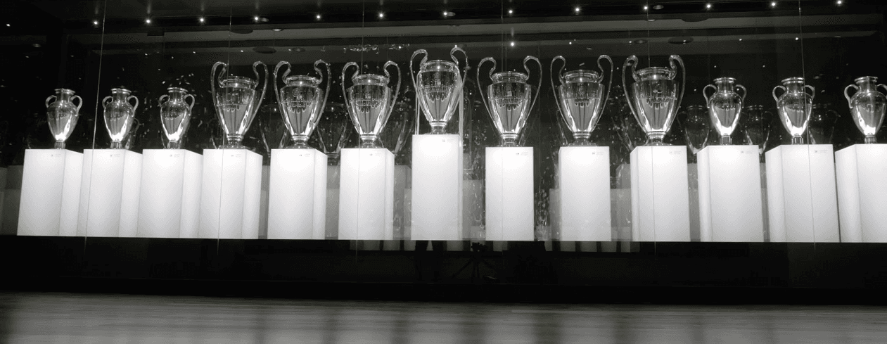 Así luce la sala de la Champions League, con las 13 copas del más ganador de Europa.