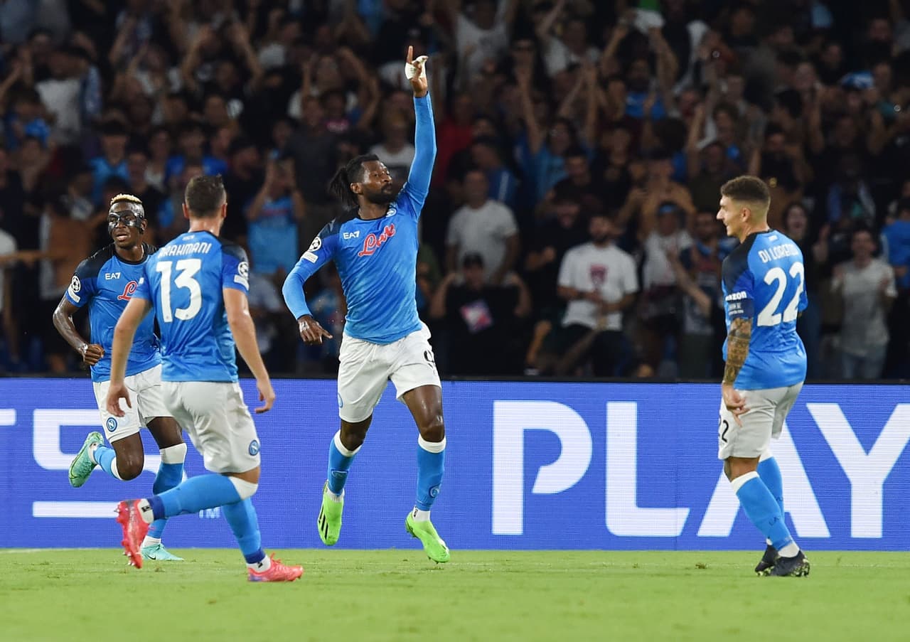 Napoli venció al Liverpool por 4-1 con un doblete de Piotr Zienlinski, así como los tantos de Anguissa y Giovanni Simeone. Hirving Lozano ingresó e la segunda parte, pero no pudo anotar.