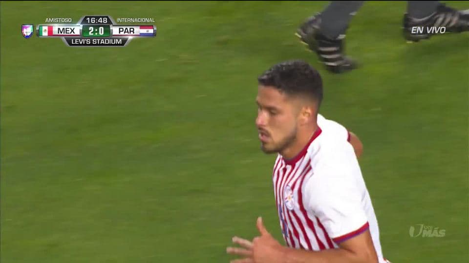 Tiro desviado de Gustavo Gómez