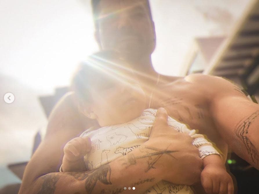 "Sí me gustaría (tener una familia) y yo creo que no me ha tocado", comentó el también actor de 
<b><a href="https://www.univision.com/shows/ringo" target="_blank">Ringo. </a></b>
<br>