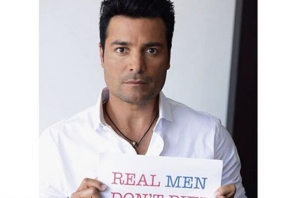 El cantante Chayanne también subió una foto a su Twitter con la frase "Real men don't buy girls". Fotos: Twitter