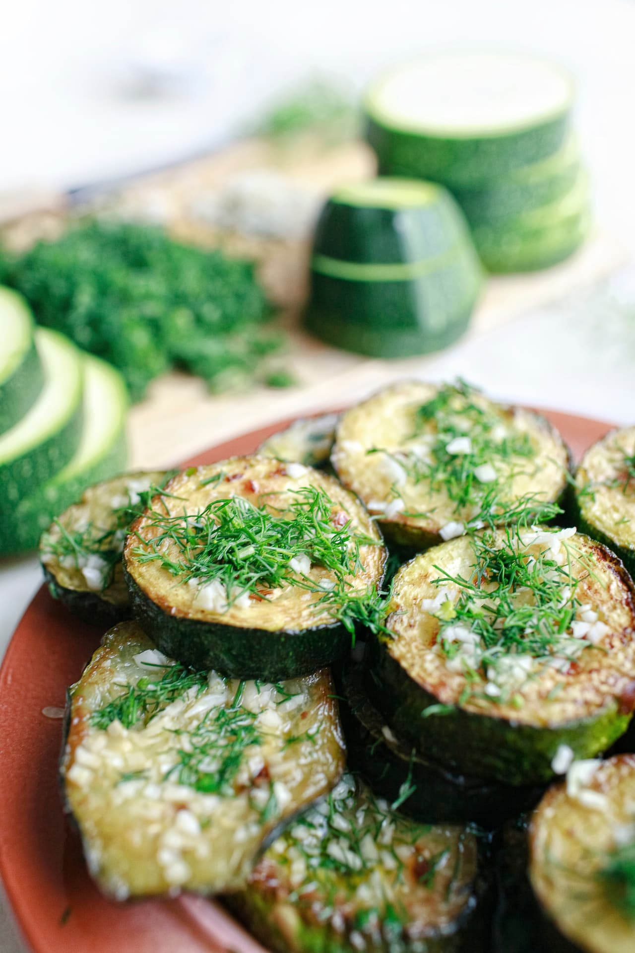 Luego, fríelas en abundante aceite de oliva por tan solo un instante, hasta que el rebozado adopte un color dorado. Sírvelas con una ensalada fresca. Un mimo gastronómico delicioso.
