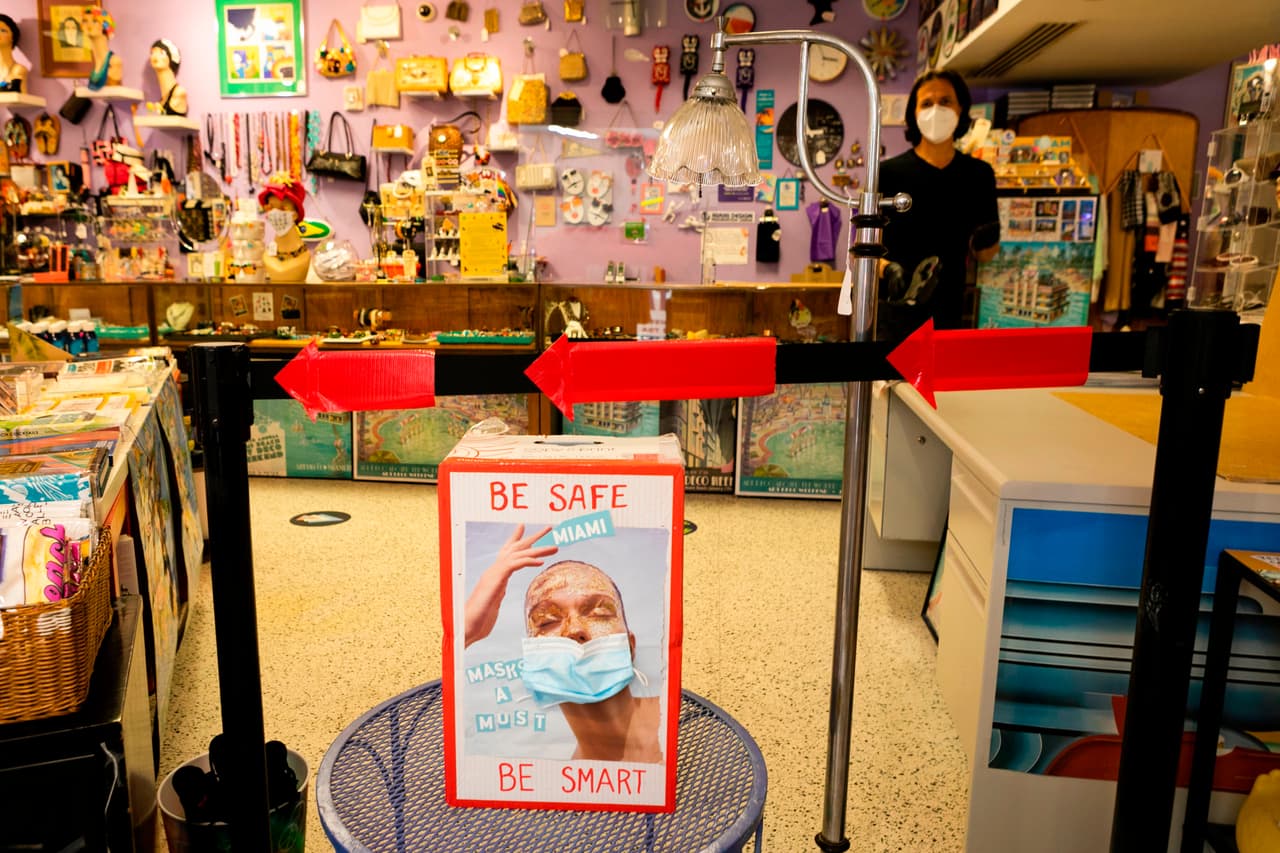 “Esto es fundamental para suprimir un brote, especialmente donde la gente va y viene, asegurándose de que el rastro de infecciones se detenga rápidamente ". dijo el Dr. Rajiv J. Shah, presidente de la Fundación Rockefeller.