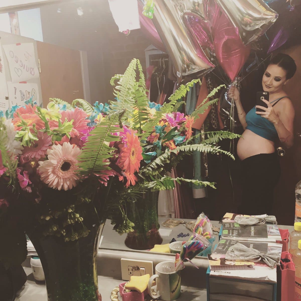 A través de Twitter, Hiromi compartió esta imagen donde sus fans y amigos la llenaron de detalles en su última participación en la obra 'Mentiras, el musical'.