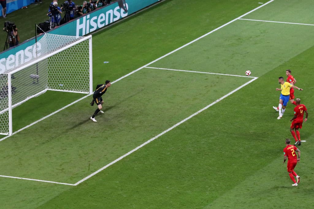 Dejó congelado a Courtois ese remate con la cabeza por parte del integrante del Beijing Sinobo para darle esperanzas a la Canarinha y a sus desesperados fanáticos en las tribunas. Marcó el 1-2.