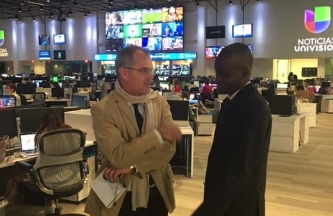 El entonces candidato Jovenel Moise en los estudios de Univison con el periodista David Adams. Marzo 10, 2016.