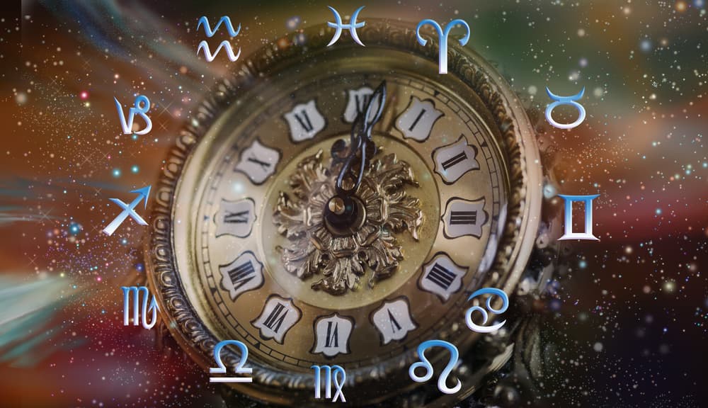 Ahora bien y esto es muy importante. Tu signo es el que estaba rigiendo cuando llegaste al mundo. O sea, si cuando naciste estaba rigiendo Virgo, y este año termina antes de esa fecha, no importa a la hora de revisar tu horóscopo, tú seguirás siendo Virgo toda la vida aunque en algunos horóscopos leas que ese día empieza Libra. Recuerda es tu día, hora, mes y lugar de nacimiento el que determina tu signo zodiacal.