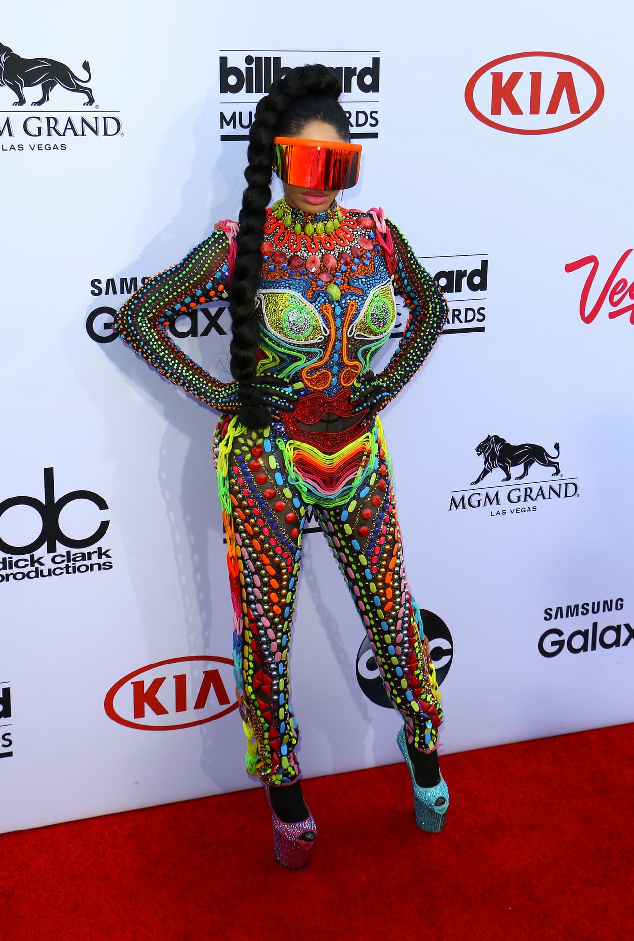 La cantante Dencia desfiló con uno de sus diseños en los premios Billboard de 2015.