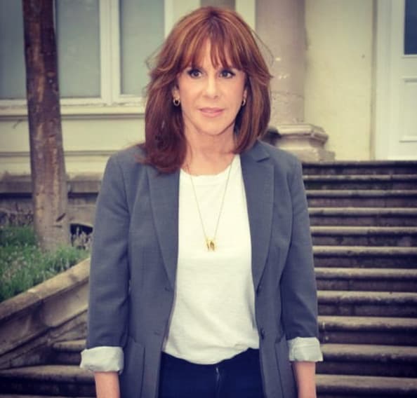 Rebecca se dio cuenta de su padecimiento después de que sufrió un fuerte dolor de estómago y tuvo que ser ingresada en el hospital. "Me llevaron de urgencia al hospital y después de estudios los doctores determinaron que tengo un tumor en el ovario izquierdo y que me tengo que tratar", dijo para Ventaneando.