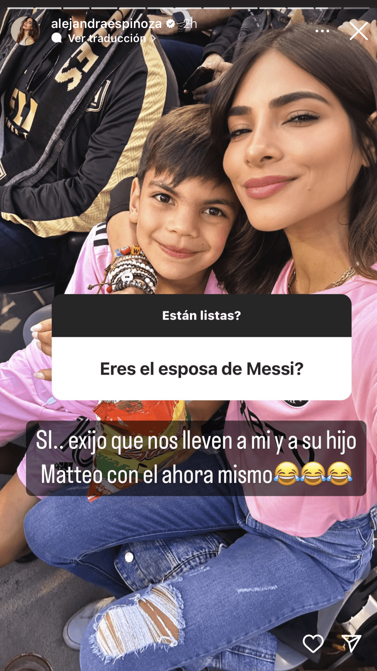 “¿Eres la esposa de Messi?”, le interrogó, por lo que ella replicó en broma: “Sí, exijo que nos lleven a mí y a su hijo Matteo con él ahora mismo”.
<br>