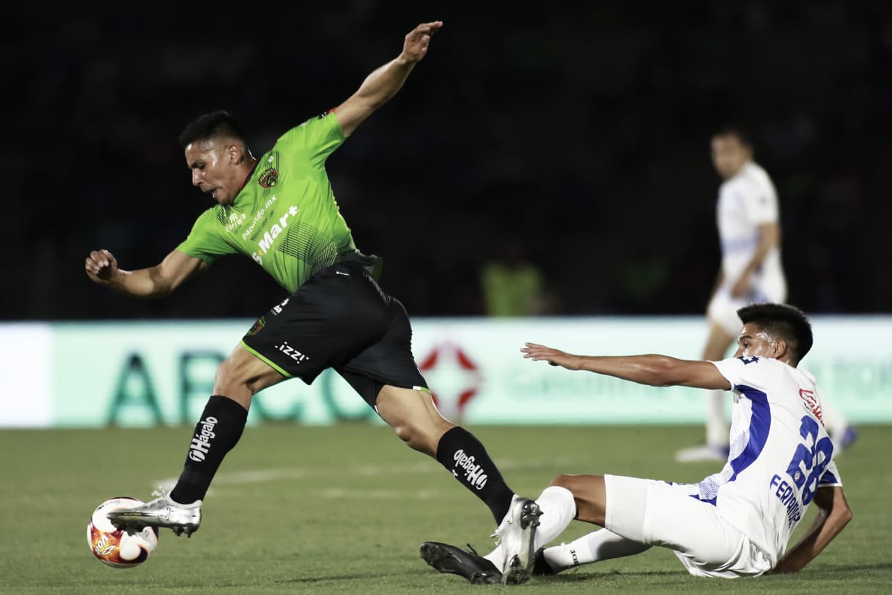 Cuando La Máquina parecía dominar, las faltas innecesarias cortaban el flujo de juego y con ello la contundencia.