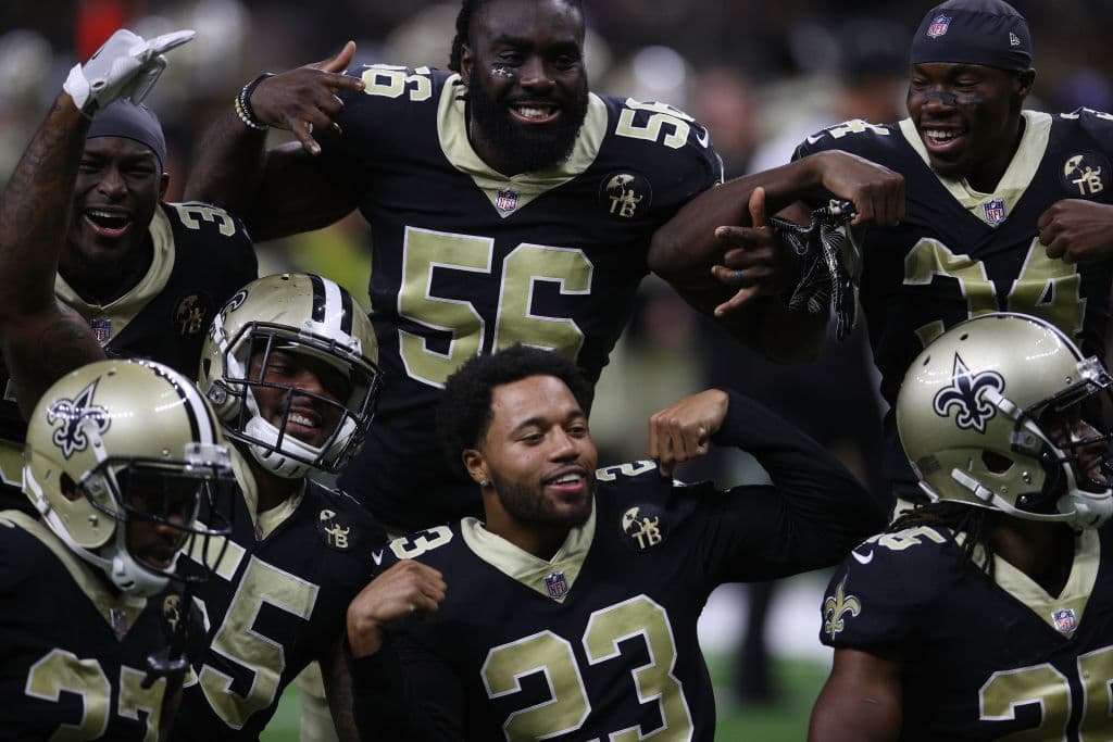 <b>7) New Orleans Saints</b>. Mientras Drew Brees se mantenga sano y en el campo, y si su joven defensa sigue mejorando, entonces este equipo podría convertirse en aspirante al campeonato