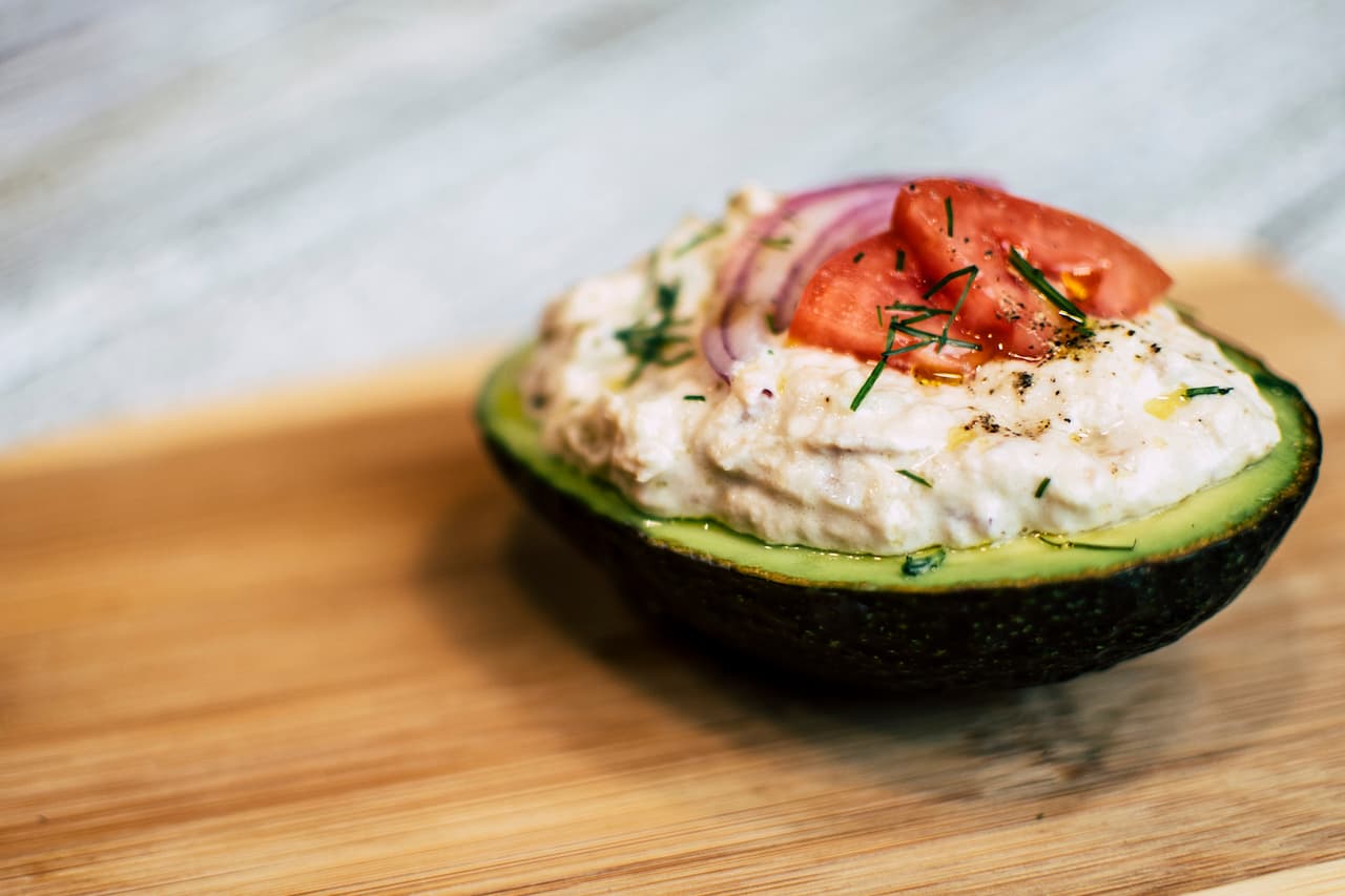 <b><i>SALUD</i></b>
<br>Date la oportunidad sentirte en mayor plenitud que antes, por ello estarías consumiendo alimentos que provienen del mar. Un buen aguacate relleno de atún con verduras, podrías ser el complemento perfecto para que salieras victorioso de cualquier energía negativa.
<br>