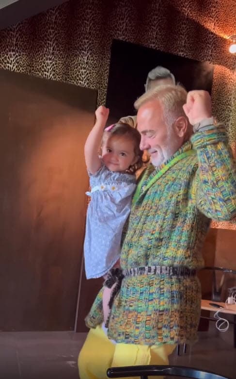 Gracias a los momentos que publican en redes sociales, hemos sido testigos de que Blu ha heredado algunas de las pasiones de su padre.
<br>