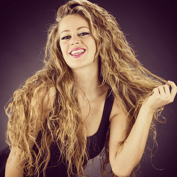 Fuera de los sets de grabación es dulzura y luz.