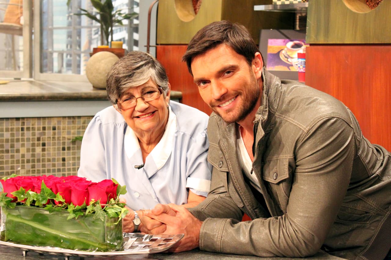 Aquí la vemos junto a Julián Gil.