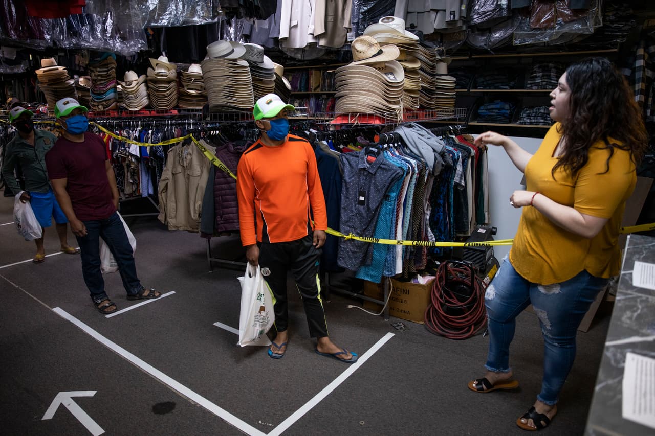 Información falsa y llamadas fuera de California: los intentos de fraude en las tarjetas de $500 para indocumentados