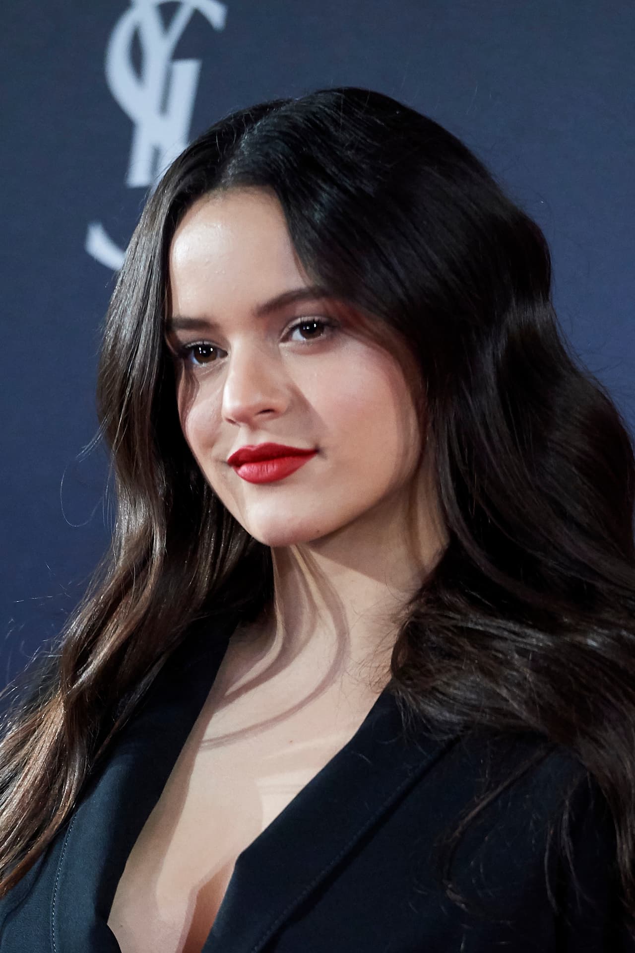 Mención especial merece Rosalía, nominada en la categoría New To The USA, But Big At Home (Nuevo en USA, pero Conocido en Casa). La española de 25 años gana popularidad con su flamenco urbano, looks y por ser portada de revistas internacionales como Vogue.