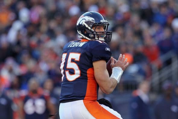 Dentro de los Broncos se encuentra su quarterback Tim Tebow quien en 2010 firmó un contrato de 5 años por $11.25 millones. El corredor Willis McGahee que llegó en esta temporada con un contrato por 4 años y $9.5 millones. A su vez, D.J. Williams (linebacker) que se encuentra en el equipo desde 2004, extendió su contrato en 2008 hasta 2013 por $32 millones.