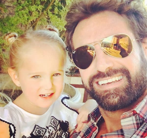 Ella ya comenzó su carrera como modelo de ropa infantil, además le encanta cantar y bailar, por eso Geraldine le creó su propia cuenta en Instagram donde comparte videos y fotografías.