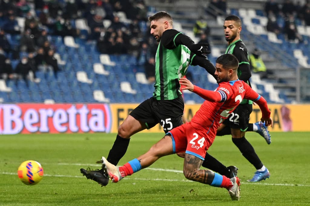 Sassuolo logra empatarle al Napoli 2-2 durante la 15va fecha en la Serie A. Scamacca y Ferrari anotaron para los locales, mientras que Fabián Ruiz Peña y Dries Mertens para los 'azurri'; Hirving Lozano fue titular durante el encuentro.