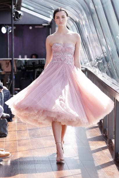 Y si de una cita romántica se trata, sin duda el rosa y el tul serían tus aliados.