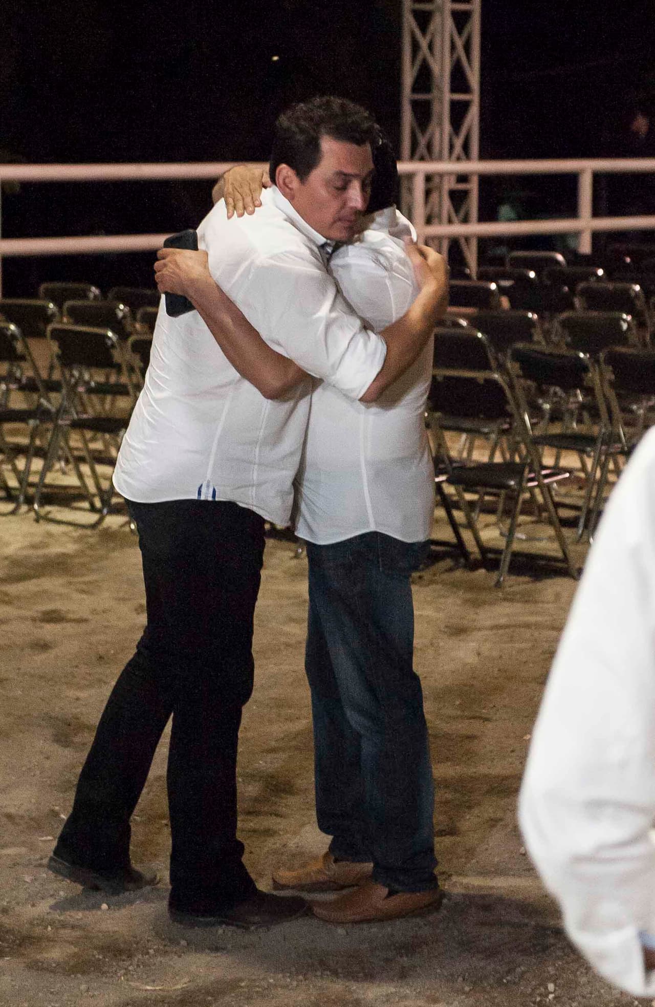 Hoy más que nunca se le mira destrozado.