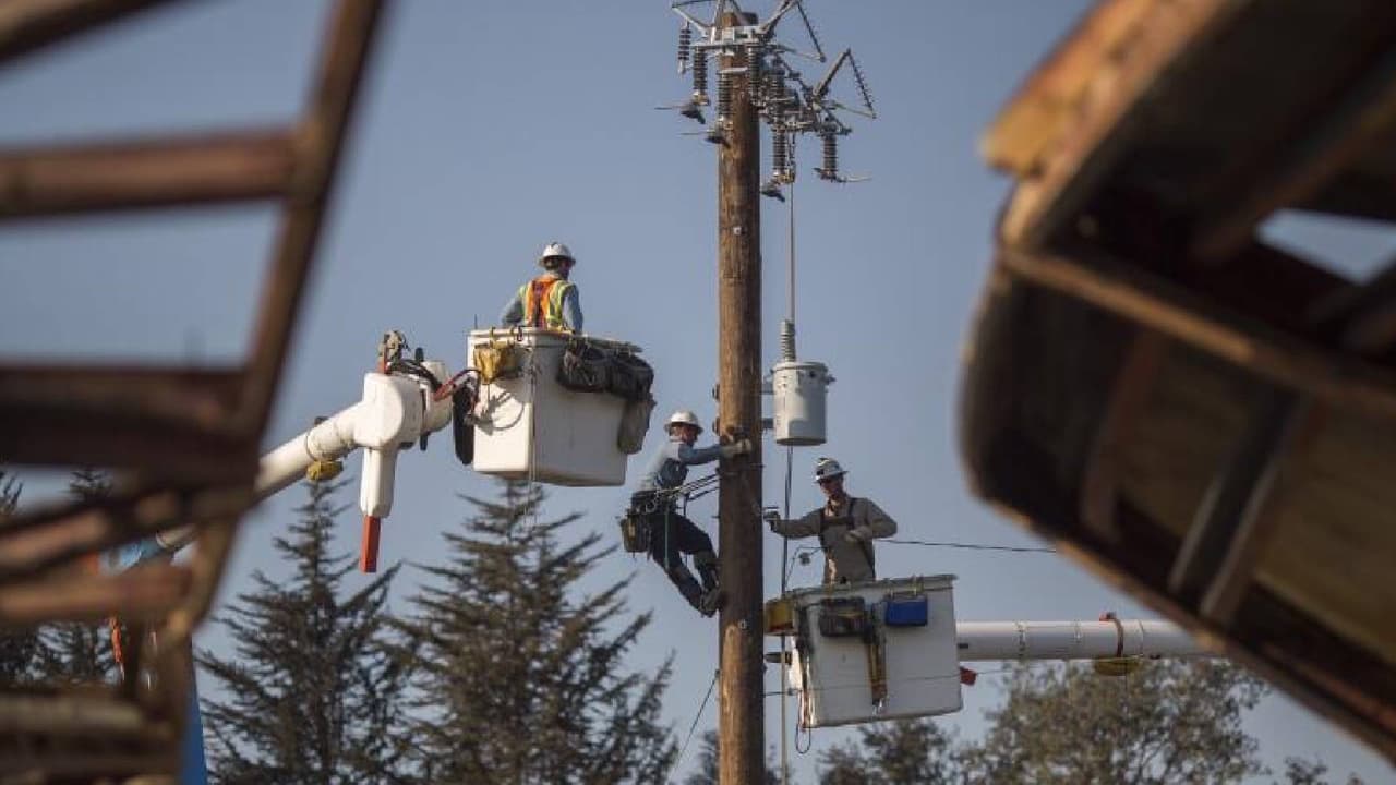 Siete consejos que te ayudarán en caso de un apagón en casa durante el verano