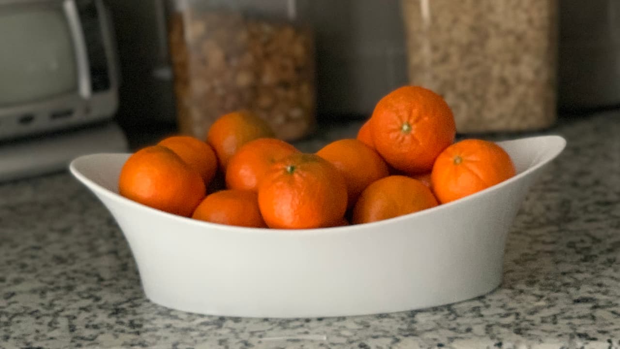 “Hemos tenido una serie de remedios caseros que han mostrado que son últiles, algo tan sencillo como el uso de la vitamina C”, dijo el 
<a href="https://www.univision.com/local/houston-kxln/mitos-vacuna-coronavirus-fotos">Dr. Joseph Varón</a> de United Memorial Medical Center en Houston.