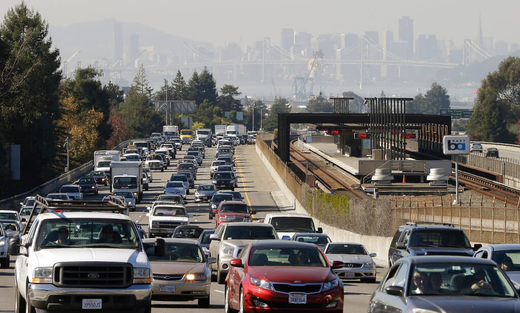Las zonas metropolitanas de California con peor carga vehicular para el Día de Acción de Gracias son la de 
<b>Los Ángeles</b>, principalmente el corredor I-5 Sur; Colorado St hacia Florence Ave, que podría presentar un 144% más de incremento vial.