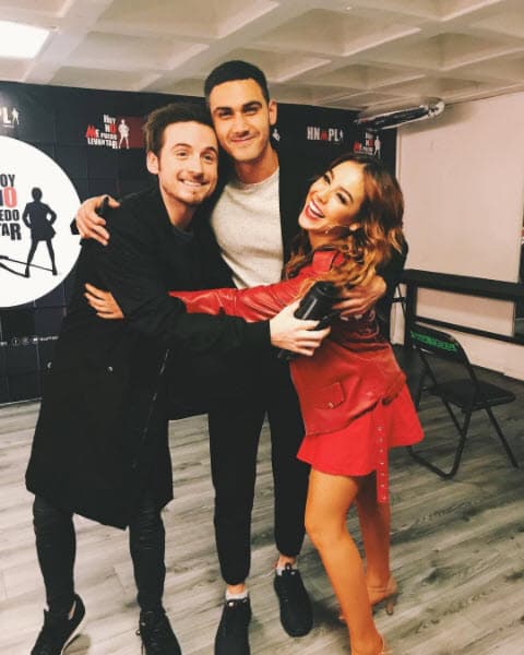 Hace unos días
<b>Jesús Zavala y Alex Speitzer visitaron a <a href="http://www.univision.com/programas/novelas/danna-paola-se-muestra-destrozada-tras-la-muerte-de-hiromi-y-de-su-abuelo">Danna Paola</a> en el teatro</b>, pues la actriz es la protagonista del musical 'Hoy no me puedo levantar' en la Ciudad de México.