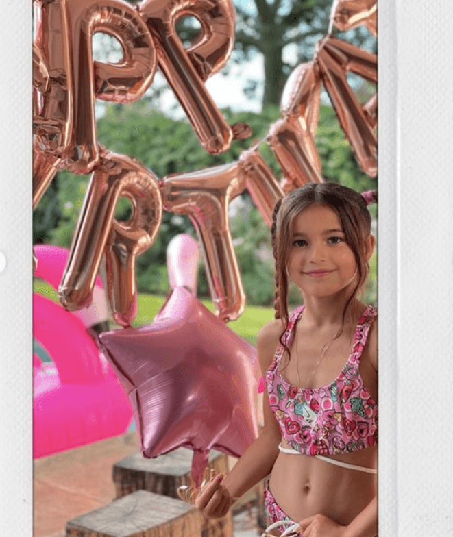 Por su parte,
<a href="https://www.univision.com/famosos/aaron-diaz-celebra-que-hace-7-anos-recibio-un-angel-real-en-la-tierra-fotos">Erin festejó el 27 de febrero</a> su octavo cumpleaños disfrutando del sol y el agua en compañía de su familia y amigos.