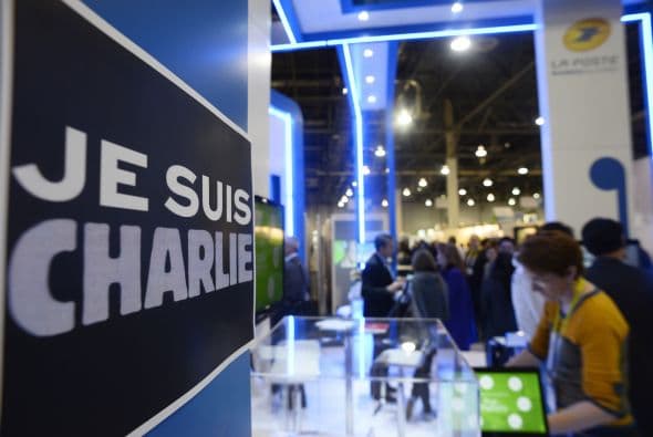Un cartel con la frase "Yo soy Charlie" fue colocado en stand de La Poste, en la CES que se celebra en Las Vegas, Nevada.