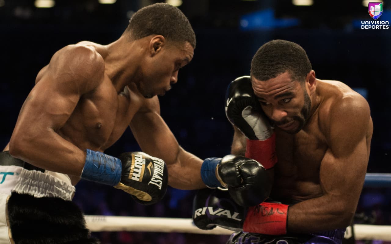 Errol Spence Jr. venció sin dificultades a Lamont Peterson y se mantiene invicto como campeón de peso welter del FIB. La diferencia fue mucha entre ambos pugilistas, incluso en el quinto asalto Peterson cayó a la lona, pero fue hasta el octavo round su entrenador ya no lo dejó salir a combatir.