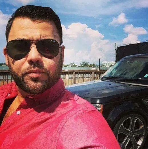 Pero Rogelio no solo ha salido en televisión como actor. También incursionó en el cine en la película ""Dados Cargados"