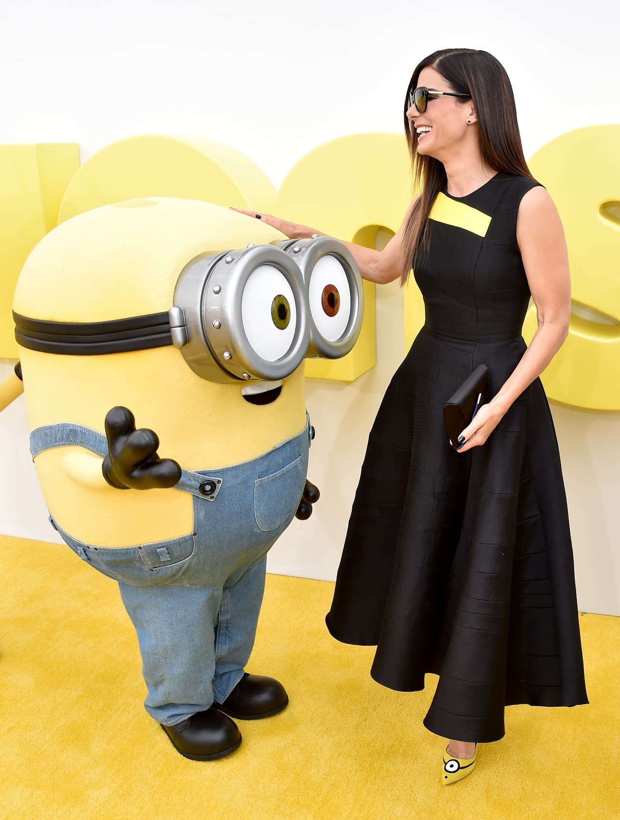 Sonreía bastante, ¡pues en definitiva ir tan fantástica la tenía de buen humor.