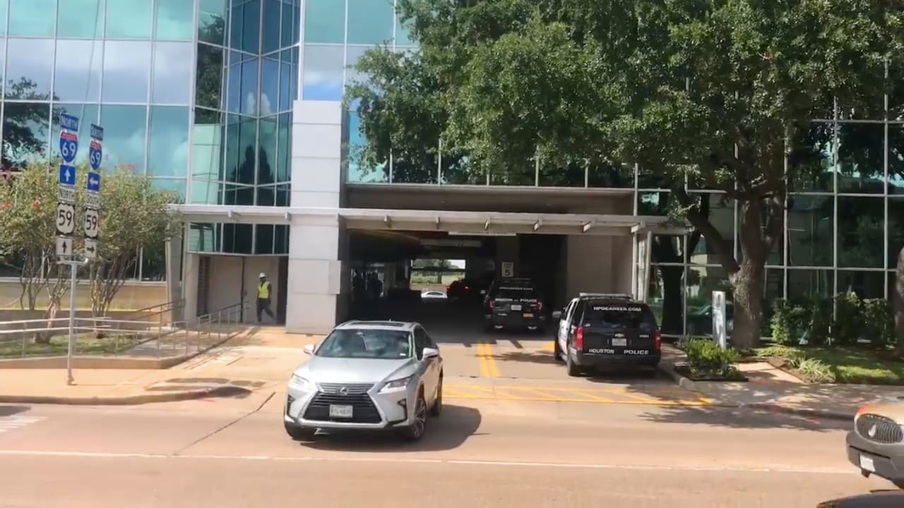 Hospitalizan a dos personas por exposición a un polvo blanco en el edificio de la campaña de Ted Cruz