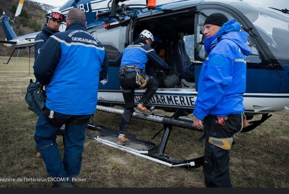 Para llegar a la difícil zona donde se encuentran los restos del avión, así como los cuerpos de las 150 personas que murieron, es preciso trasladarse en helicópteros. (Ministerio del Interior francés/DICOM/F. Pellier).