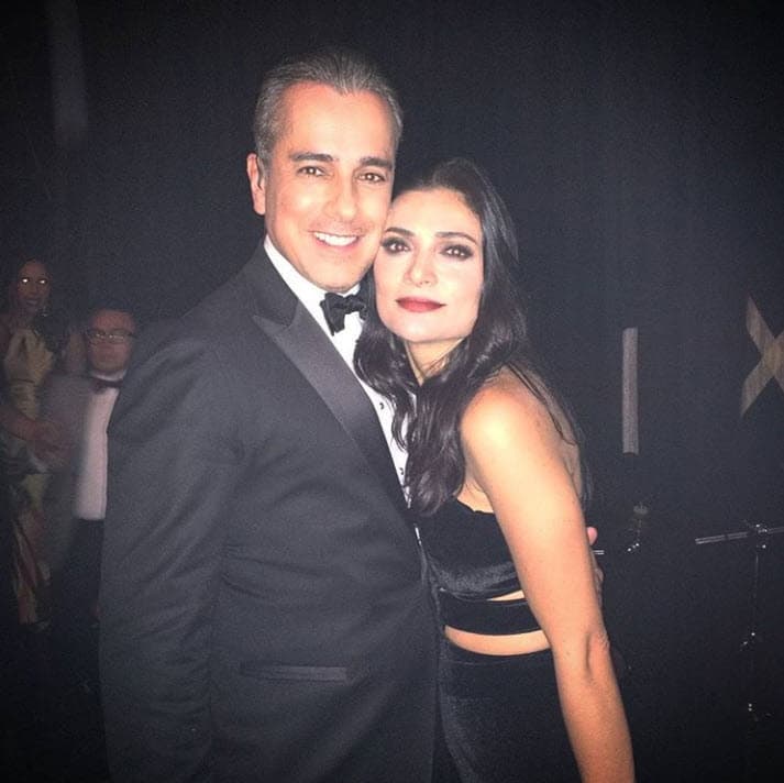 Después de 20 días lograron convencerlo, pues Abello consideró que la historia era excepcional entre lo que hasta ese momento se había hecho en televisión: "Fue tan excepcional que los únicos que creíamos que eso iba a funcionar éramos nosotros porque el resto de las personas que estaban alrededor de nosotros decían: ‘¡No pueden hacer una novela con una protagonista fea!”, comentó.
<br>