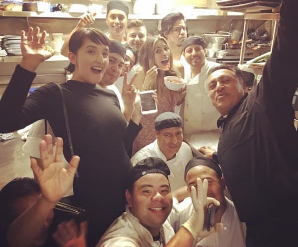 Galilea Montijo comió mucho pastel. Durante una cena en el Ristorante di Giorgio Baldi de Santa Mónica se metió hasta la cocina y le cantaron las mañanitas.