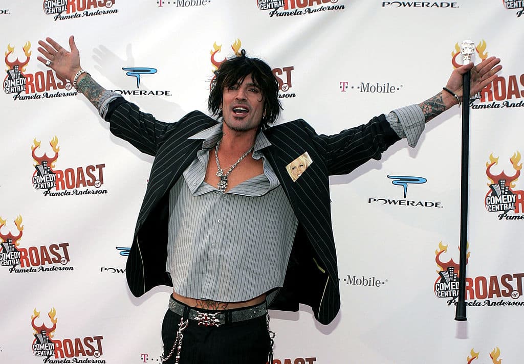CULVER CITY, CA - AUGUST 7: Musician Tommy Lee arrives at the Comedy Central Roast of Pamela Anderson at Sony Studios on August 7, 2005 in Culver City, California. (Photo by Mark Mainz/Getty Images)