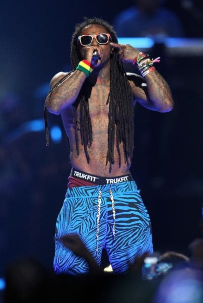 Entre sus escándalos más sonados también está su ingreso a prisión en 2010, pues se le acusó de posesión ilegal de armas en 2007.