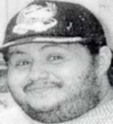 <h3 class="cms-H3-H3">Francisco Martínez </h3>
<br>
<br>Con 60 años cumplidos, este fugitivo ecuatoriano es buscado por matar a tiros a un trabajador suyo en Passaic, Nueva Jersey, el pasado 14 de septiembre de 2001. La agencia asegura que se trató de una ejecución en el sótano del edificio en el que ambos trabajaban, después de una fuerte discusión. 
<br>
<br>La agencia ofrece una recompensa de hasta 25,000 dólares por información que conduzca directamente al arresto de Martínez, quien es posible que esté viajando por Sudamérica. 
<br>
<br>
<br>